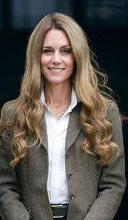 Nous Deux 4082 Elle est devenue blonde… et ça fait parler !