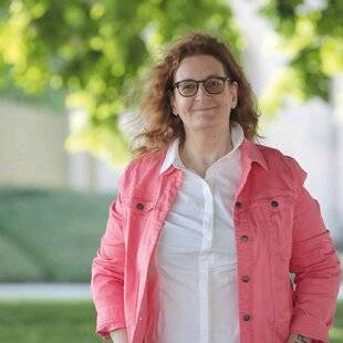 Nous Deux 4087 Emmanuelle “Touchée par de s tumeurs cérébrales, je suis devenue lanceuse d'alerte”