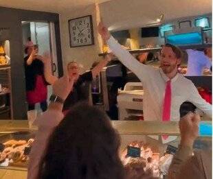 Nous Deux 4090 Ambiance de folie à la boulangerie