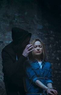 Nous Deux 4095 En otage