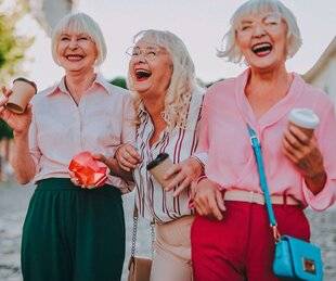 Nous Deux 4097 Quel âge avez-vo us (v r a i ment) dans la t ête