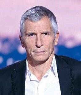 Nous Deux 4100 C'est lui qui le dit