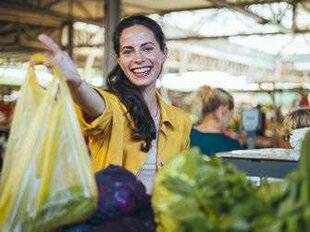 Nous Deux 4107 À Bergerac, on paye selon ses moyens sur le « marché solidaire »