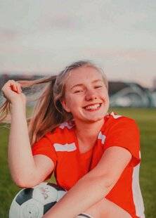 Nous Deux 4108 Drôle de coup franc