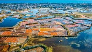 Nous Deux 4118 Guérande, une cité qui ne manque pas de sel