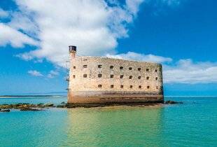 Nous Deux 4119 Le fort Boyard soutenu pour sa restauration