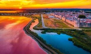 Nous Deux 4119 Aigues-Mortes, la fière Camarguaise