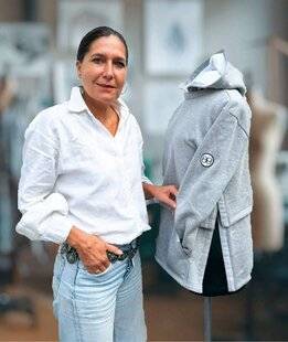 Nous Deux 4121 Bénédicte “ J’ai créé une collection de mode facile à enfiler quand on a du mal à bouger ”