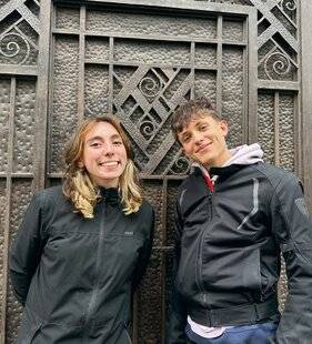 Nous Deux 4122 Solène et Élie Serrurièr es, nous sommes passionnées par not re métier