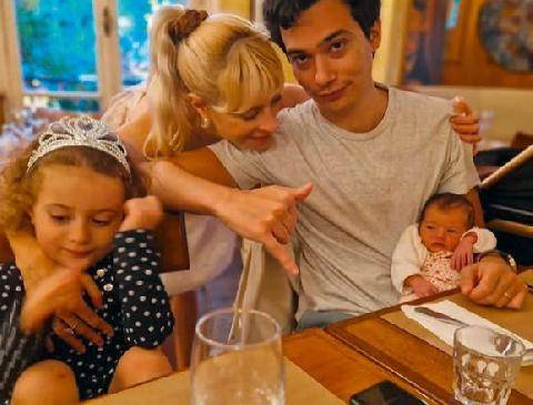 Nous Deux 4129 Clara et Nicolas “Notre fille Lucie, âgée de 6 ans, est la plus jeune prodige d’échecs de France”