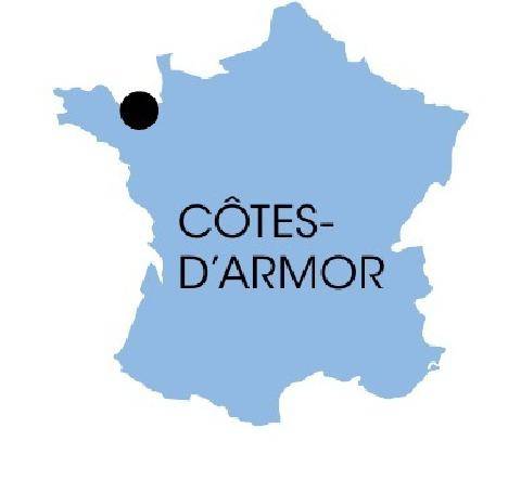 Nous Deux 4129 À Dinan, on voya ge dans le temps