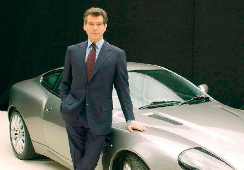 Nous Deux 4130 Pierce Brosnan Tout le charme de James Bond