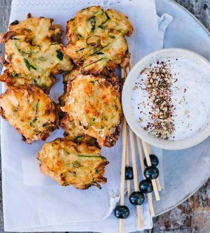 Nous Deux 4134 Beignets de courgettes, feta et zaatar