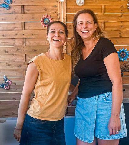 Nous Deux 4137 Caroline et Marie"Faute d’accueil pour nos enfants autistes lourds, nous avons créé une association afin de prendre la relève"