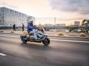 L'Auto-Journal 1093 DE BEAUX JOURS DEVANT EUX