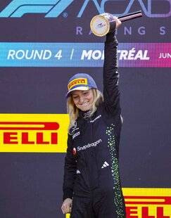 L'Auto-Journal 1196 Doriane Pin, élue Femme de l'année