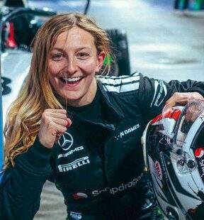 L'Auto-Journal 1202 “Je serai une pilote de développement pour l'équipe de F1 de Mercedes. ”