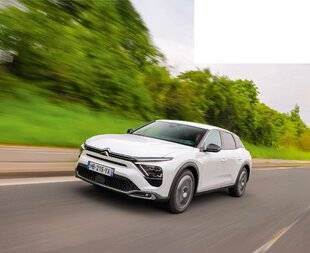 L'Auto-Journal 1202 UNE SACRÉE ROUTIÈRE