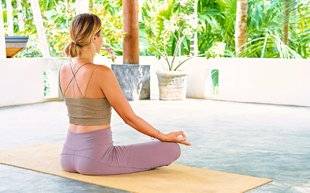 Top Santé 345 5 POSTURES DE YOGA POUR SE TONIFIER