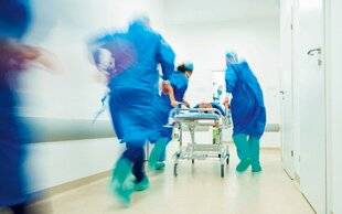 Top Santé 417 UNE JOURNÉE ORDINAIRE (ET SURPEUPLÉE) AUX URGENCES