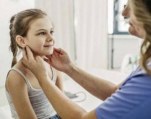 Top Santé 421 LA MÉDECINE SCOLAIRE PEUT-ELLE SORTIR DE LA CRISE ?