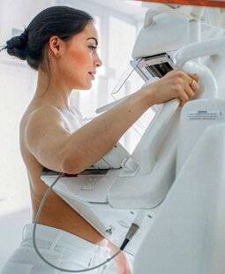 Top Santé 424 Cancer du sein : dans ces 4 cas, les oncologues recommandent la mammographie avant 40 ans