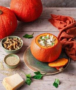 Top Santé 425 POTIMARRON FARCI AU QUINOA, CHAMPIGNONS, PERSIL, PARMESAN ET GRAINES DE COURGE