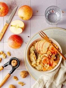 Top Santé 427 SALADE DE CHOUCROUTE CRUE À LA TRUITE FUMÉE, POMME ET NOIX