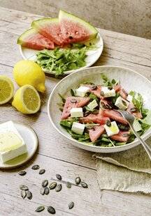 Top Santé 431 SALADE DE PASTÈQUE, FETA ET ROQUETTE AUX GRAINES DE COURGE
