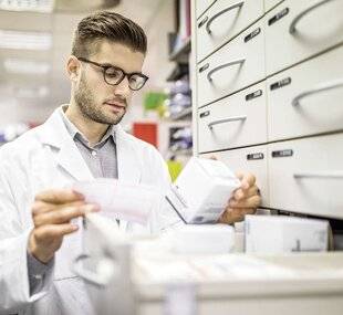Top Santé 431 Pourquoi soigne-t-on tant avec des médicaments “non autorisés” ?