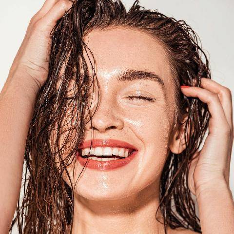 Top Santé 432 Se lave-t-on trop souvent les cheveux ?