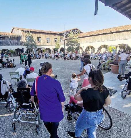 Top Santé 433 VILLAGE ALZHEIMER DU PROGRÈS POUR LES RÉSIDENTS