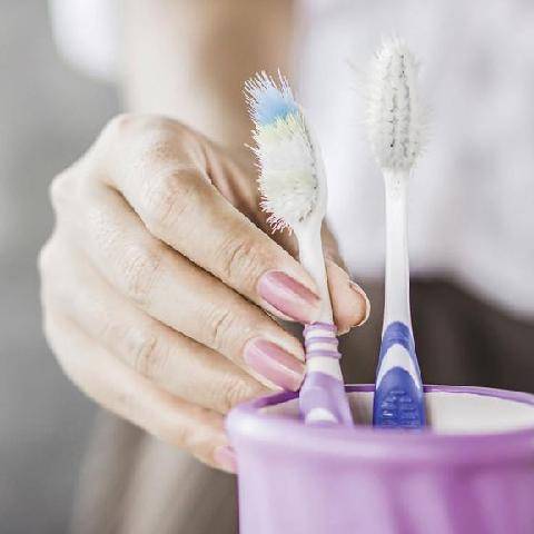 Top Santé 433 Comment bien nettoyer sa brosse à dents ?