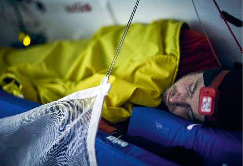 Top Santé 434 Anthony Marchand : « En mer, le manque de sommeil provoque parfois des hallucinations »