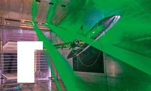 Science & Vie Junior 430 Qui attaque cet avion avec des lasers?
