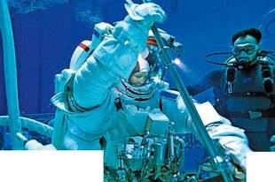 Science & Vie Junior 438 Sophie Adenot, notre envoyée spatiale