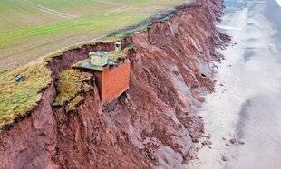 Science & Vie Junior 439 C'est quoi ce bâtiment planté dans une  falaise ?