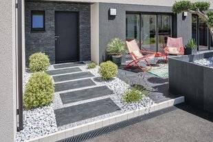 Maison & Travaux 354 8 IDÉES pour des allées de jardin sécurisées