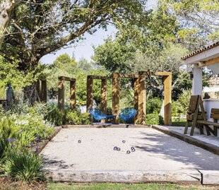 Maison & Travaux 359 LA PÉTANQUE, un art de vivre au jardin
