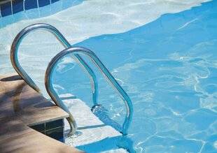 Maison & Travaux 359 LINER DE PISCINE : DES SOINS CIBLÉS