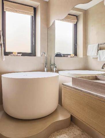 Maison & Travaux 360 QUATRE IDÉES POUR UNE BAIGNOIRE ÎLOT DESIGN