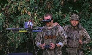 Hors-Séries 321 UN GAMEUR PEUT-IL PILOTER UN DRONE ?