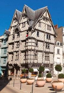Pleine Vie 393 À ANGERS, LA FOISONNANTE MAISON D'ADAM