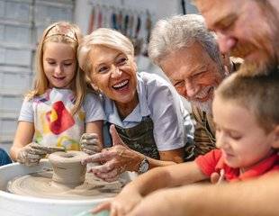 Pleine Vie 407 LES INITIER À L'ART, UNE AVENTURE LUDIQUE ET SENSIBLE