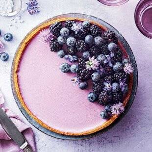 Pleine Vie 458 Tarte sablée à la pannacotta de myrtilles et de mûres