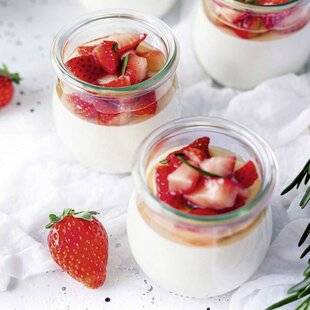 Pleine Vie 469 Pannacotta à la fraise et au sirop de romarin