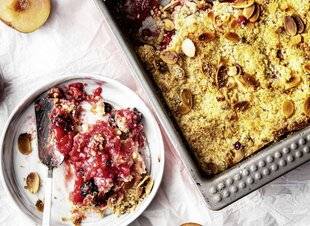 Pleine Vie 471 Crumble quetsches et amandes effilées