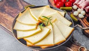 Pleine Vie 476 La raclette, fromage de la convivialité