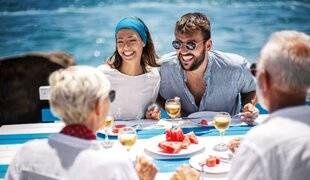 Pleine Vie 482 ELLE EST EN COUPLE avec un garçon plus âgé