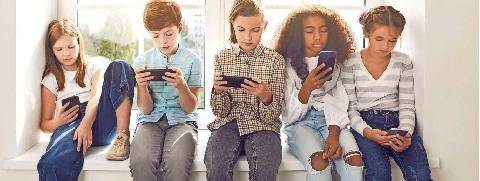 Pleine Vie 484 RÉSEAUX SOCIAUX Interdits aux moins de 15 ans